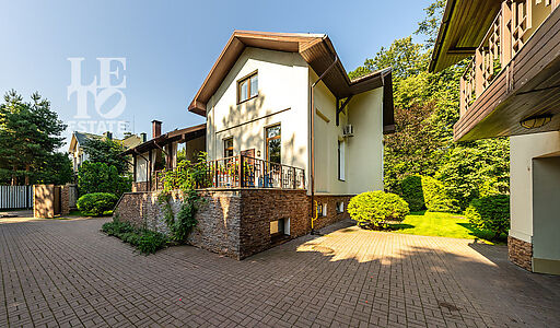 Дом с бассейном в Новогорске