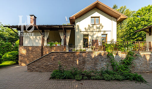 Дом с бассейном в Новогорске