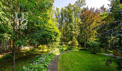 Дом с бассейном в Новогорске