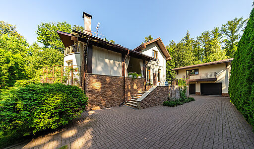 Дом с бассейном в Новогорске