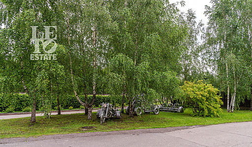 Участок у леса в закрытом поселке