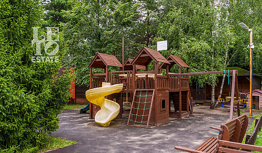 Участок у леса в закрытом поселке