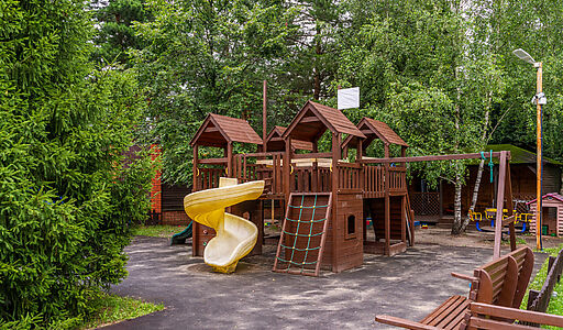 Участок у леса в закрытом поселке