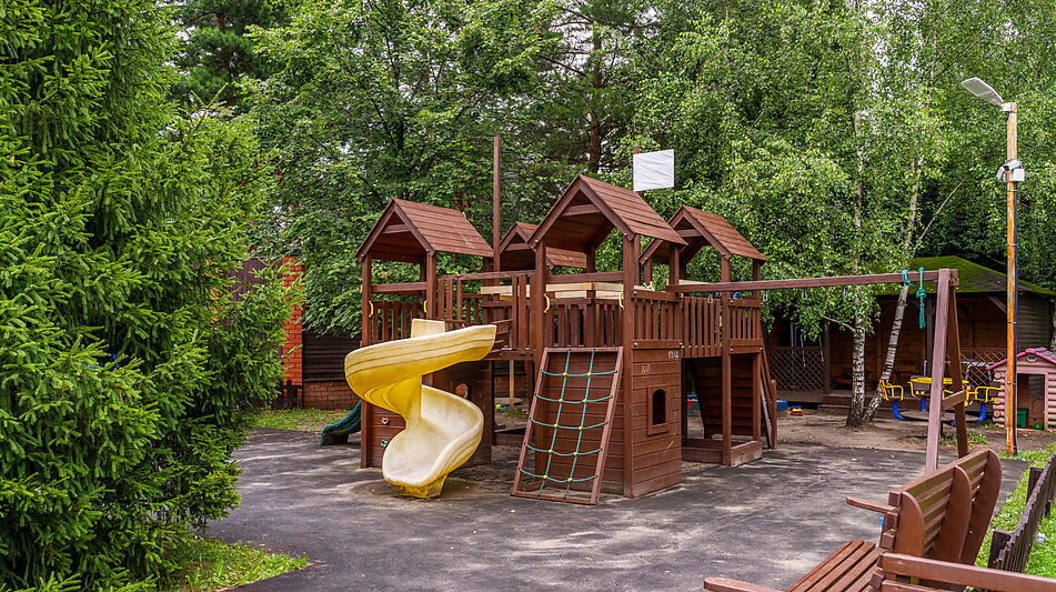 Участок у леса в закрытом поселке