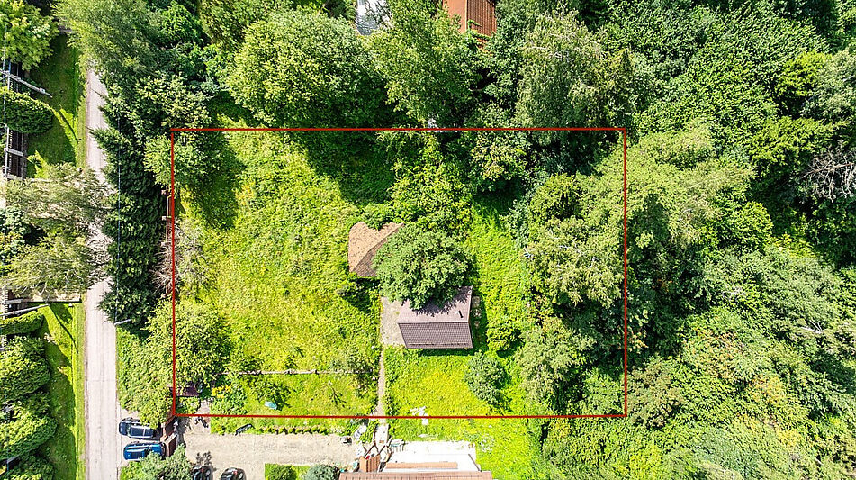 Участок у леса в закрытом поселке