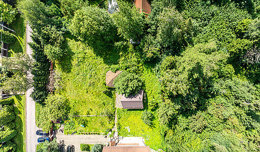 Участок у леса в закрытом поселке