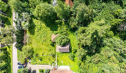 Участок у леса в закрытом поселке