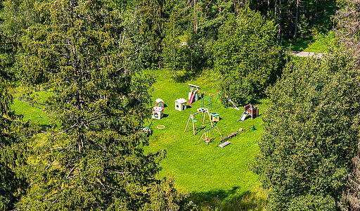 Участок у леса в закрытом поселке