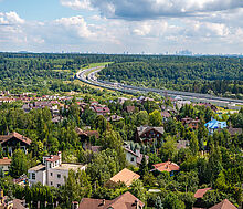 Участок у леса в закрытом поселке