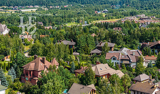 Участок у леса в закрытом поселке