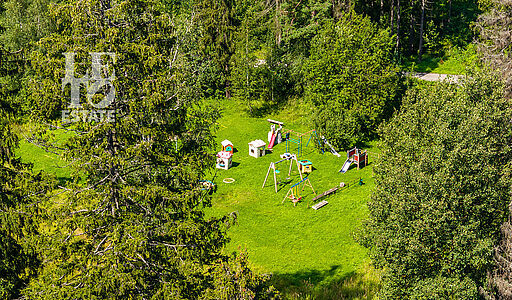 Участок у леса в закрытом поселке