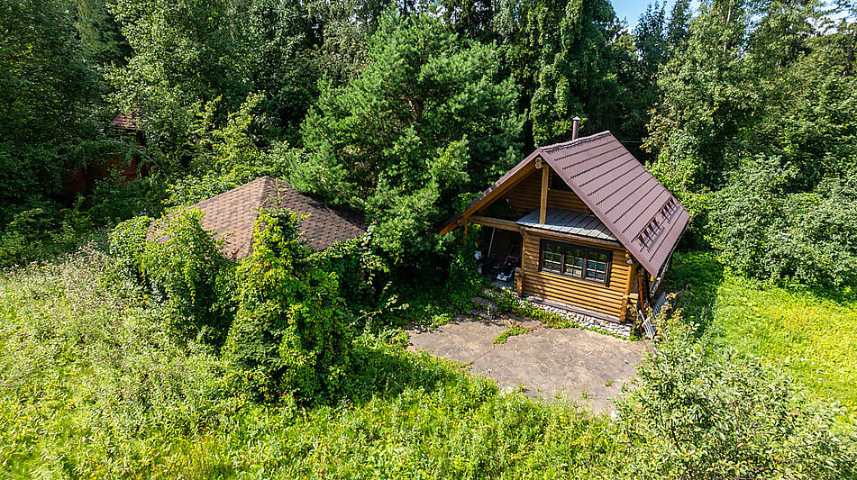 Участок у леса в закрытом поселке