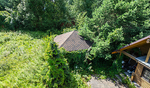 Участок у леса в закрытом поселке