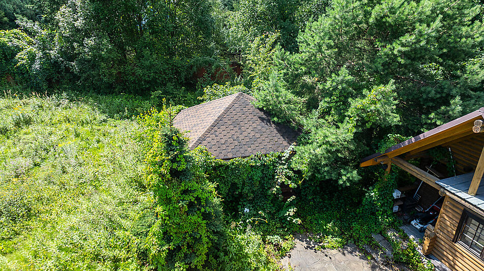 Участок у леса в закрытом поселке