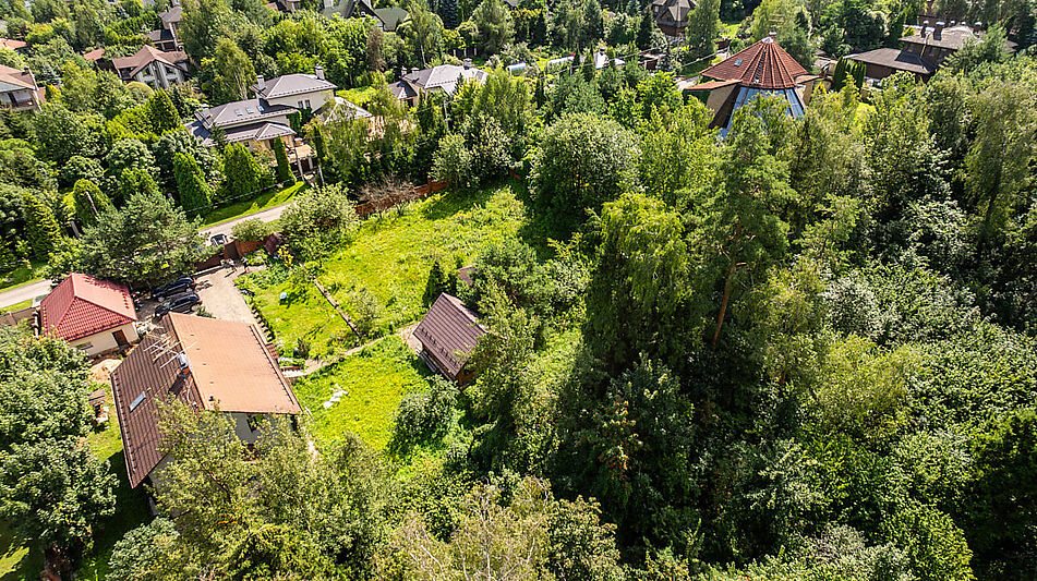 Участок у леса в закрытом поселке
