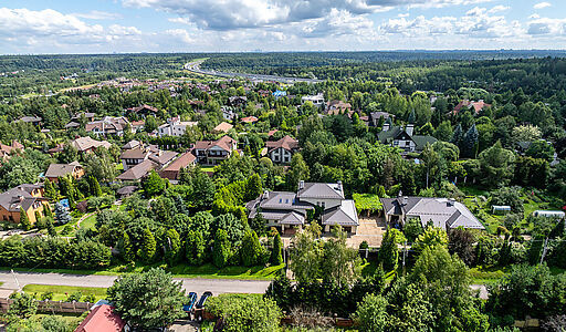 Участок у леса в закрытом поселке