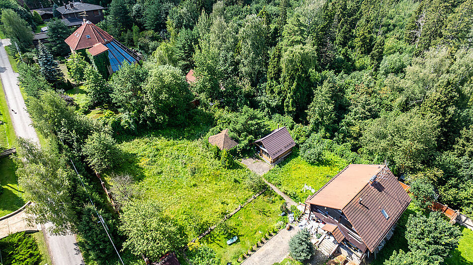 Участок у леса в закрытом поселке