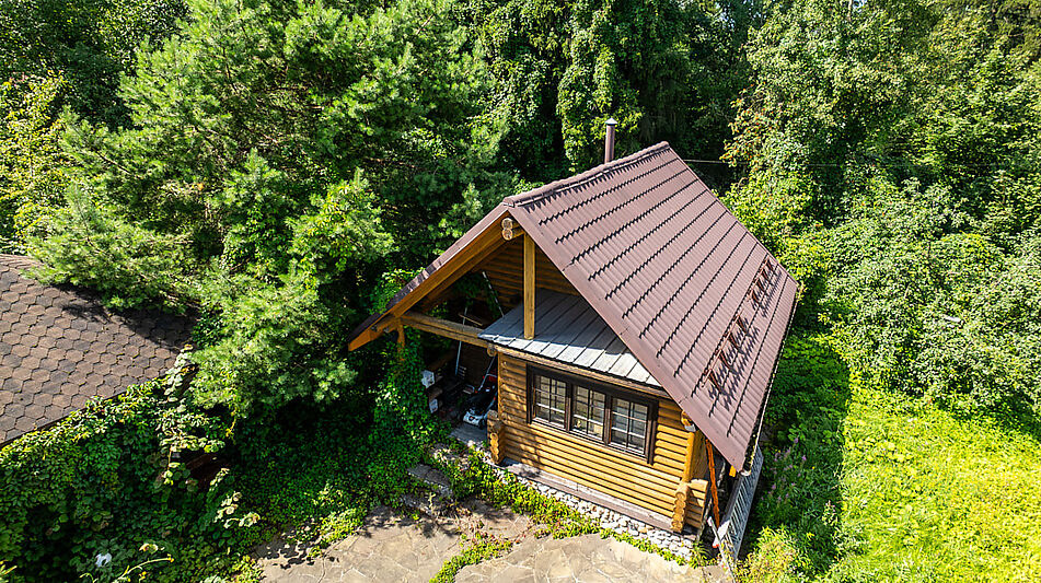 Участок у леса в закрытом поселке