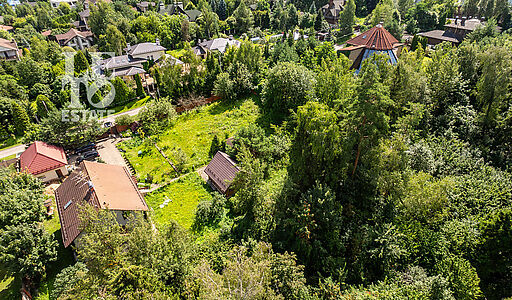 Участок у леса в закрытом поселке