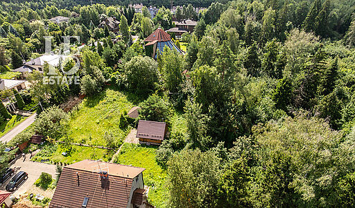 Участок у леса в закрытом поселке