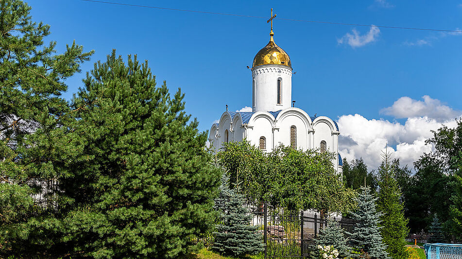 Участок у леса в закрытом поселке