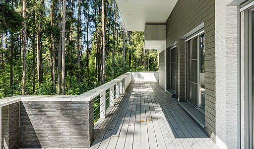 Дом на берегу водохранилища