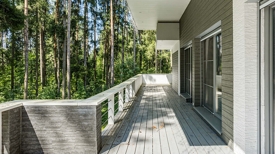 Дом на берегу водохранилища