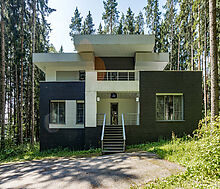 Дом на берегу водохранилища