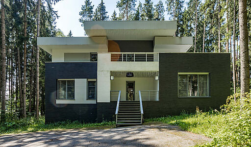 Дом на берегу водохранилища