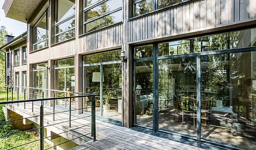 Дом на берегу водохранилища