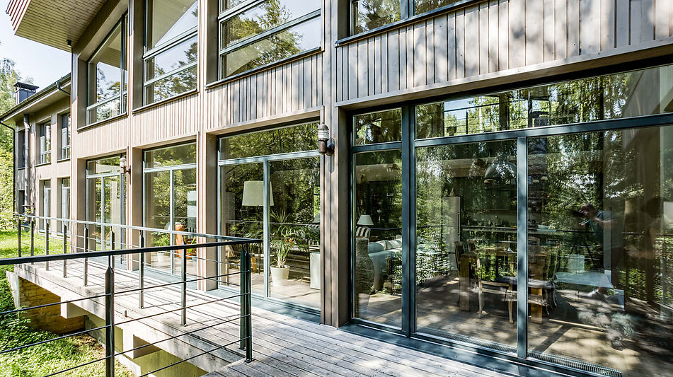 Дом на берегу водохранилища