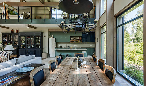 Дом на берегу водохранилища