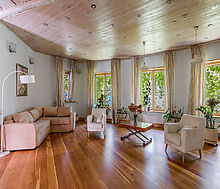 Дом на берегу водохранилища