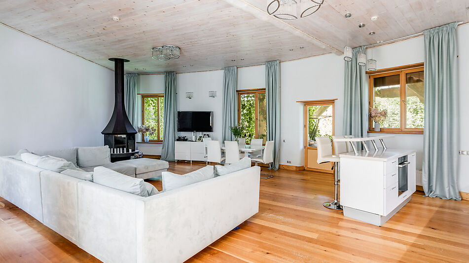 Дом на берегу водохранилища