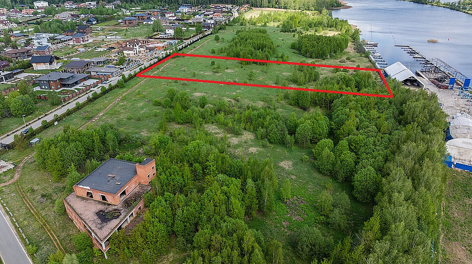 Участок на первой линии в Авроре