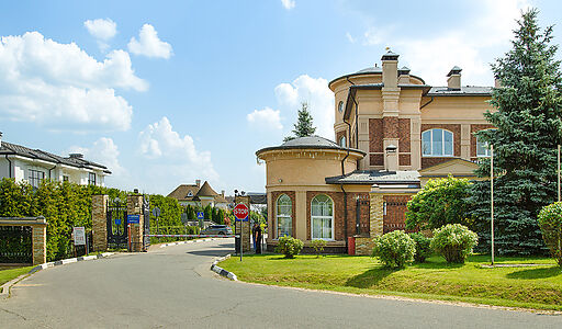 Дом у леса в поселке Риверсайд