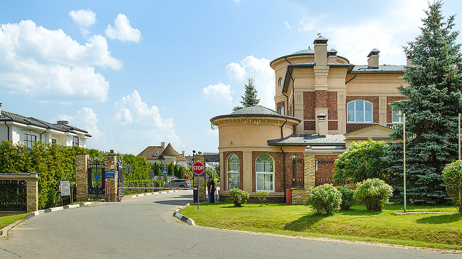 Дом у леса в поселке Риверсайд