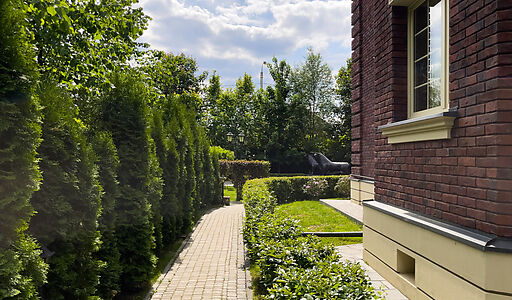 Дом с парком в Поздняково