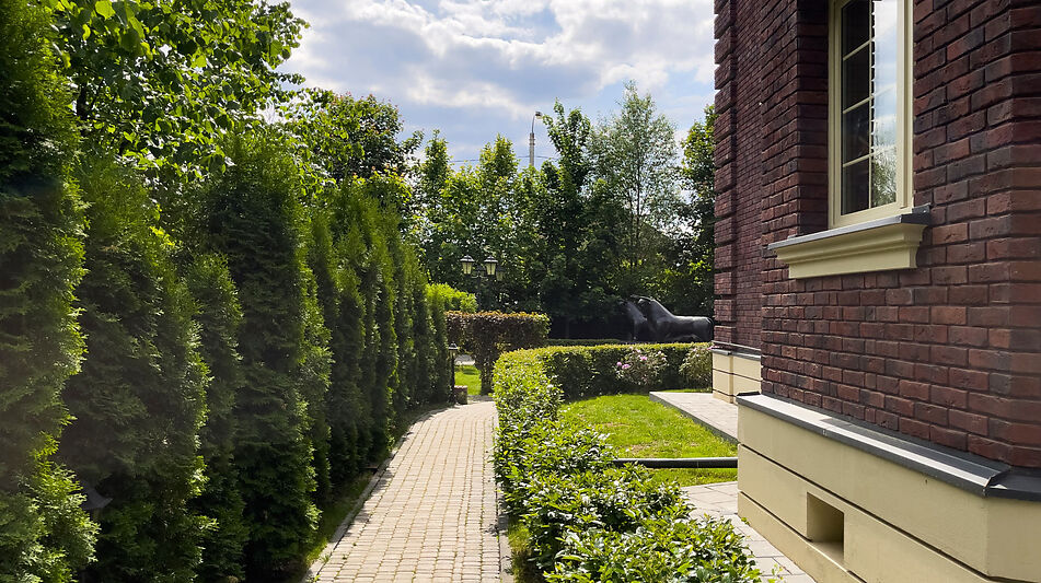 Дом с парком в Поздняково