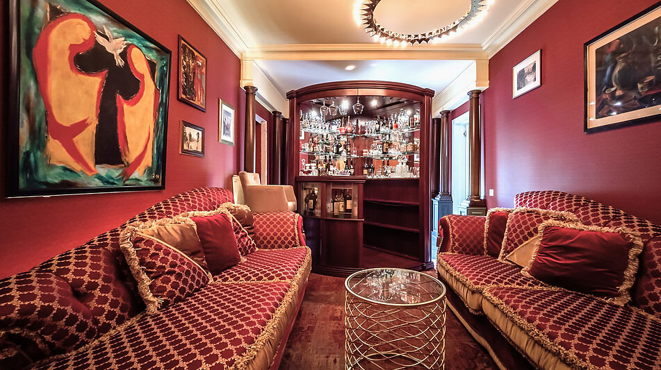 Дом с парком в Поздняково