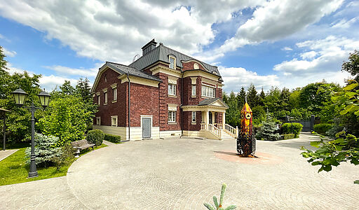 Дом с парком в Поздняково