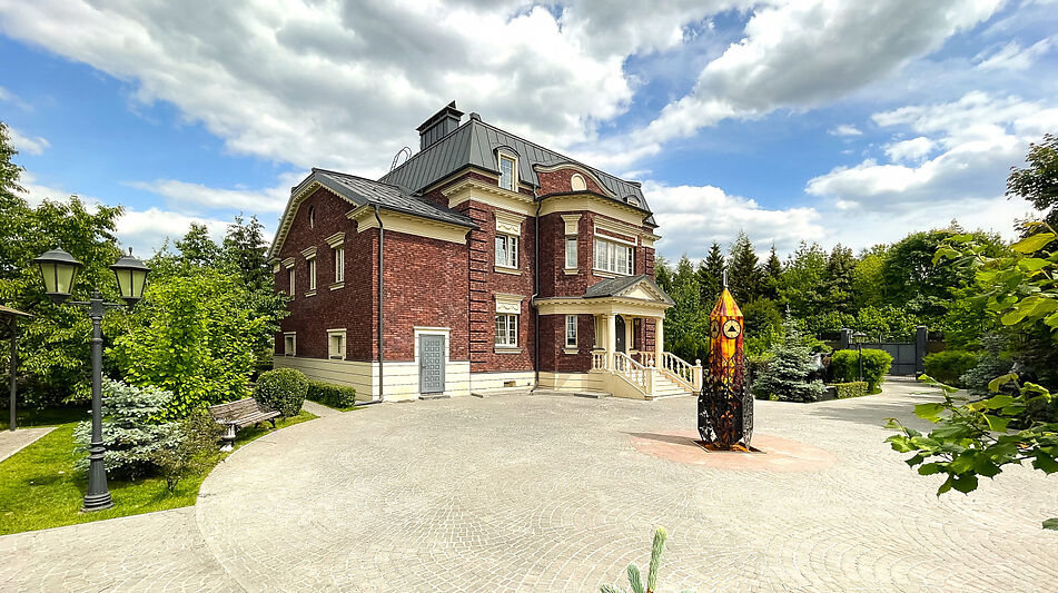 Дом с парком в Поздняково