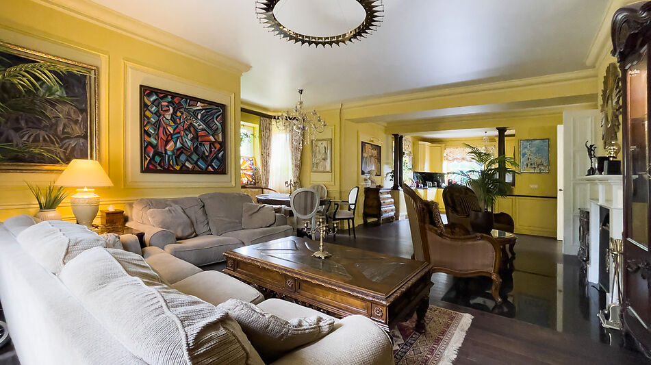 Дом с парком в Поздняково