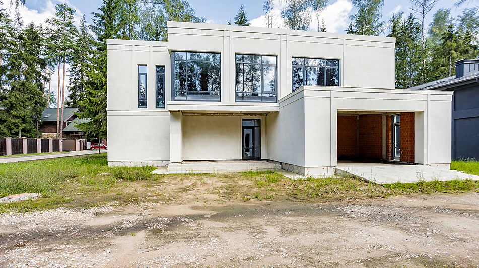 Дом под отделку в сосновом лесу