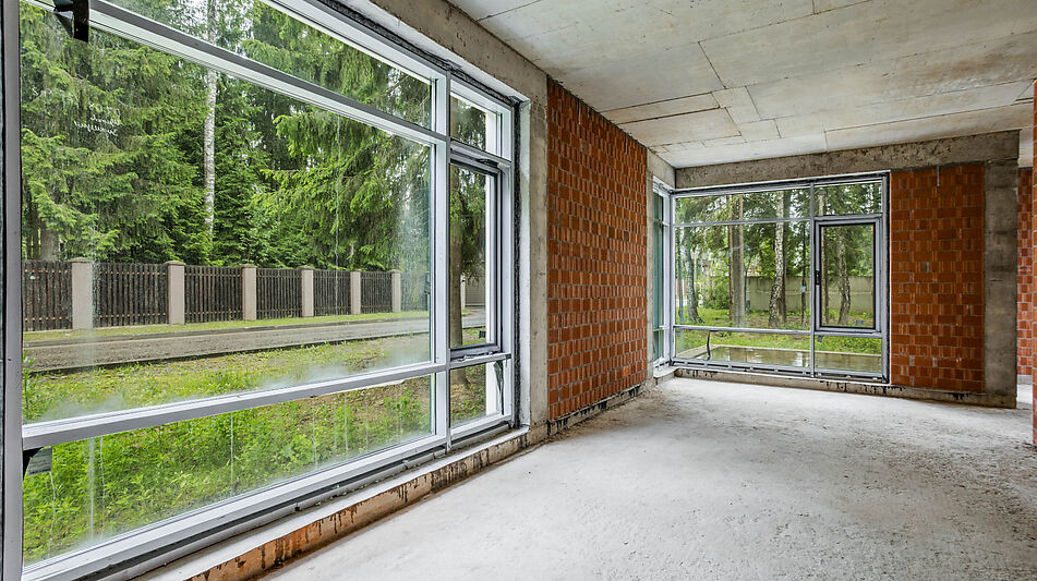 Дом под отделку в сосновом лесу