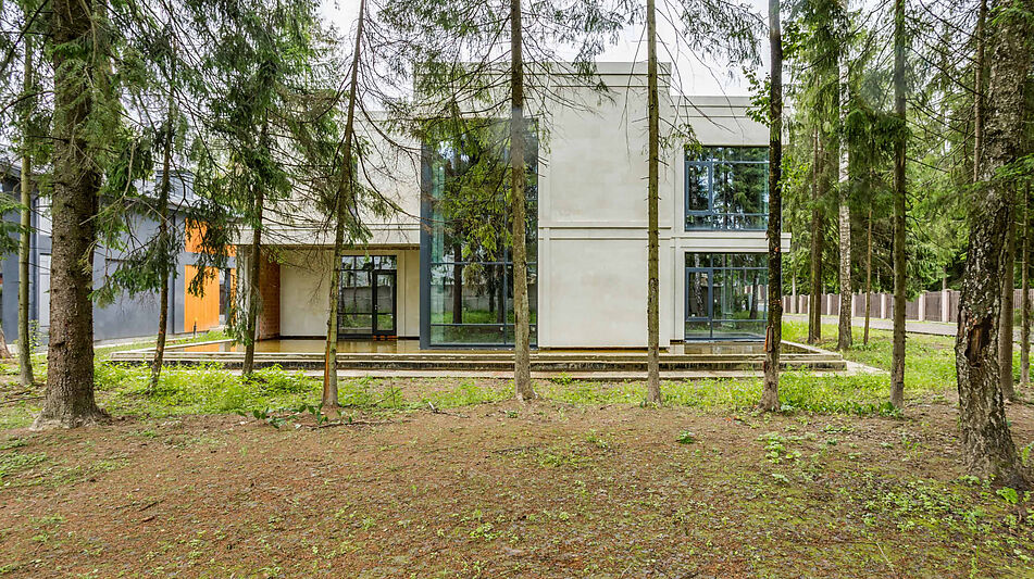 Дом под отделку в сосновом лесу