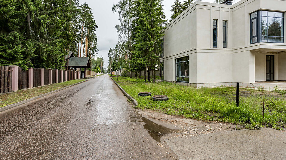 Дом под отделку в сосновом лесу