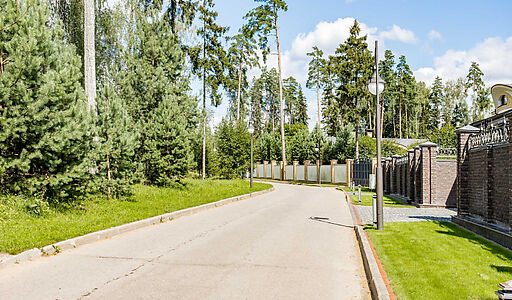 Дом под отделку в сосновом лесу