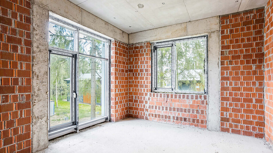 Дом под отделку в сосновом лесу