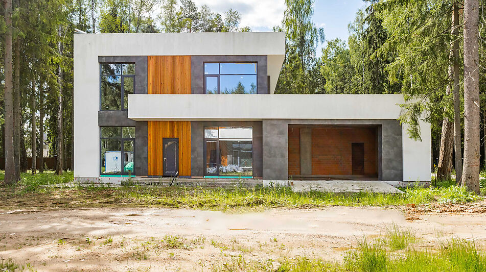 Дом под отделку в сосновом лесу